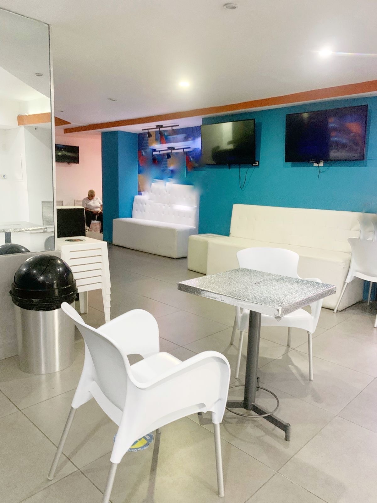 oficinas y locales comerciales - Local en Piantini primer nivel  4