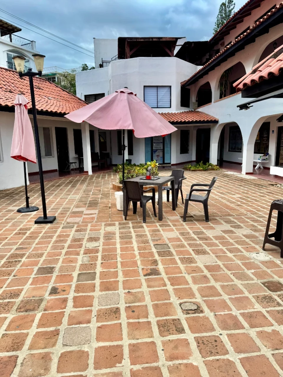 oficinas y locales comerciales - Local en venta en zona comercial activa de Sosúa  3