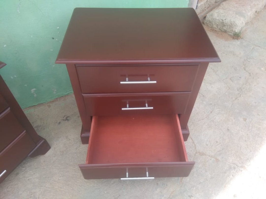 muebles y colchones - mesitas de noche en madera color caoba  1