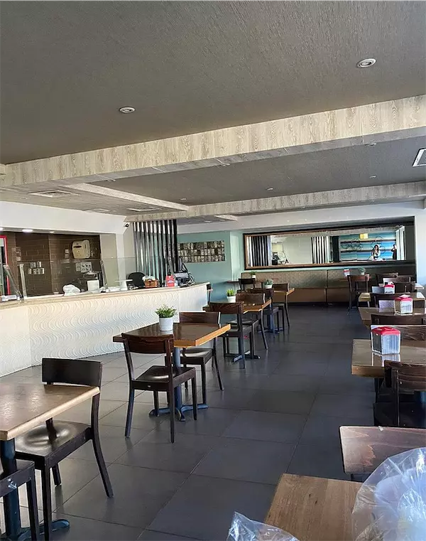 oficinas y locales comerciales - Local con amplio frente en cristal 5