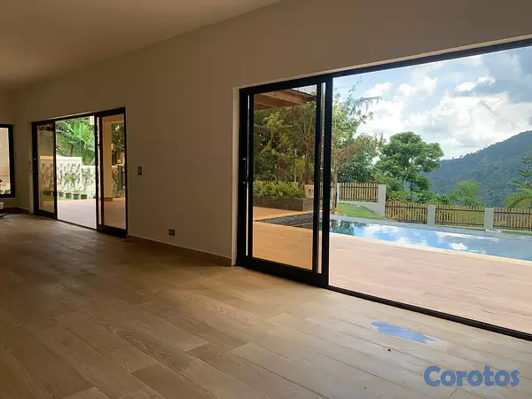 casas - Villa Exclusiva en La Colonia | Vive Rodeado de Na 4
