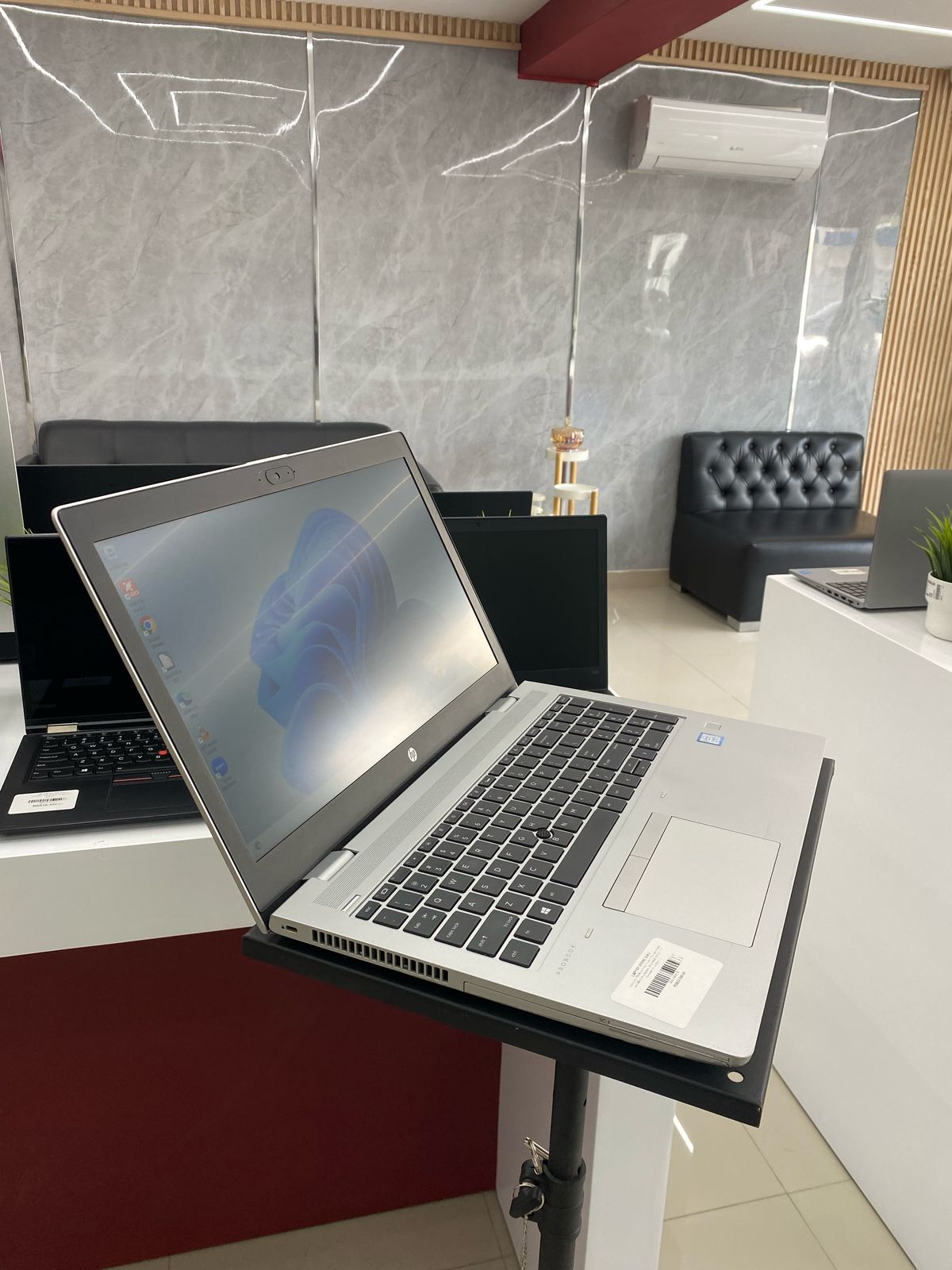 computadoras y laptops - Laptop HP probook 15.6 i5 8va Gen 16GB RAM 256GB S 1