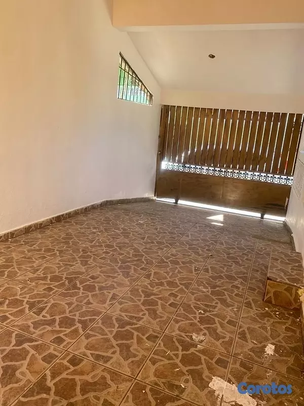 casas - venta de casa de 2 niveles separados en lucerna Santo Domingo este 3
