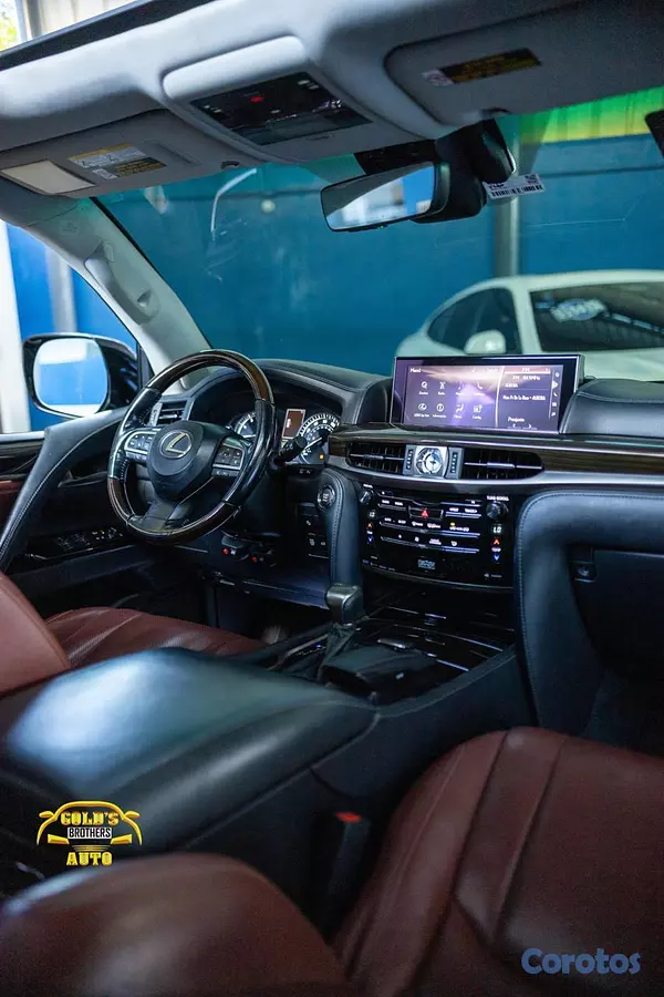 jeepetas y camionetas - Lexus LX570 2018 Clean Carfax 9