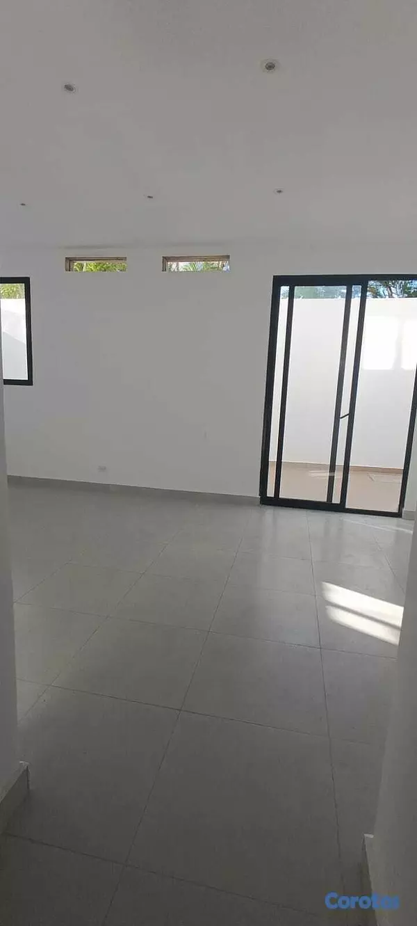 oficinas y locales comerciales - Excelente local en la Julia a estrenar 3