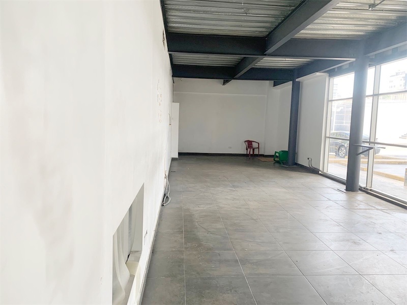 oficinas y locales comerciales - Local céntrico en Piantini  2