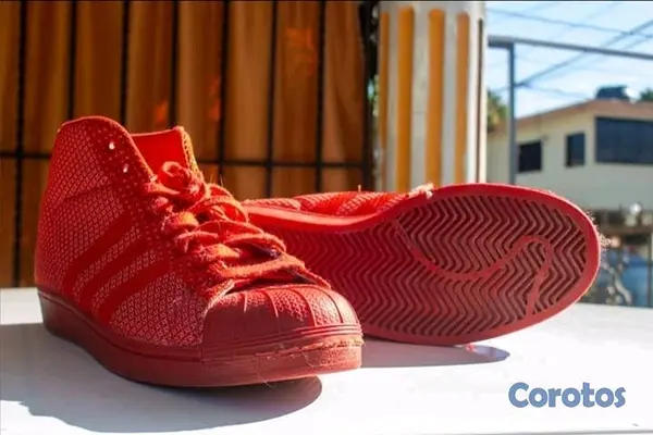 zapatos para hombre - Adidas Triple Red Size 9 US Usados 3