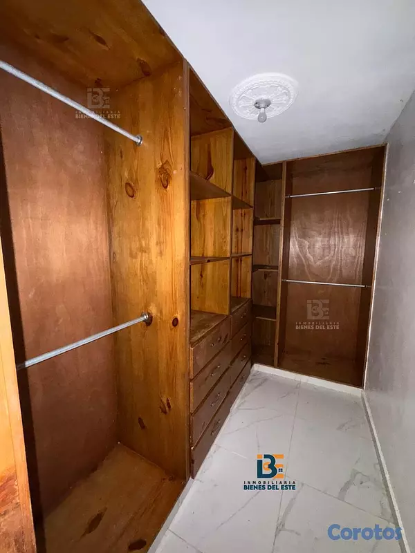 casas - DE VENTA casa de dos niveles con (4) habitaciones  9