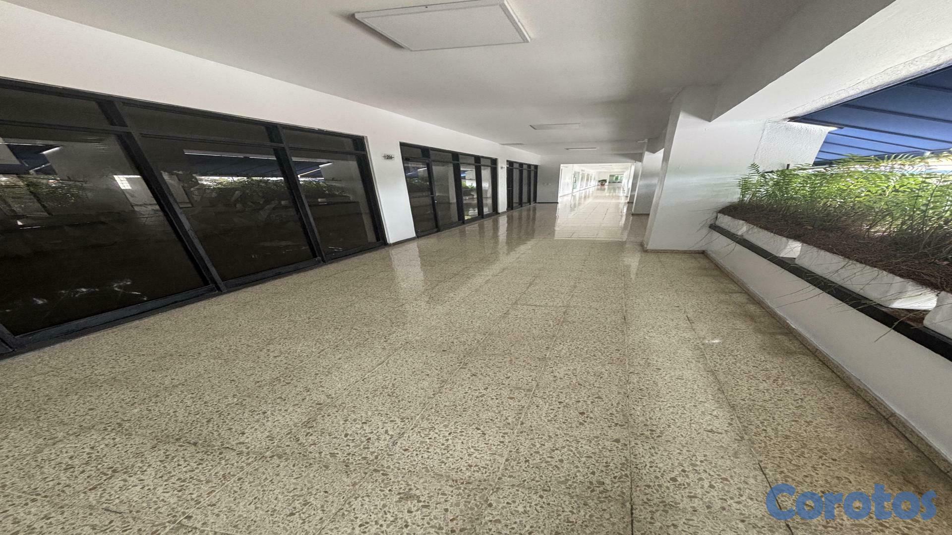 oficinas y locales comerciales - Alquiler Local Comercial Naco 2do piso 228Mts 6