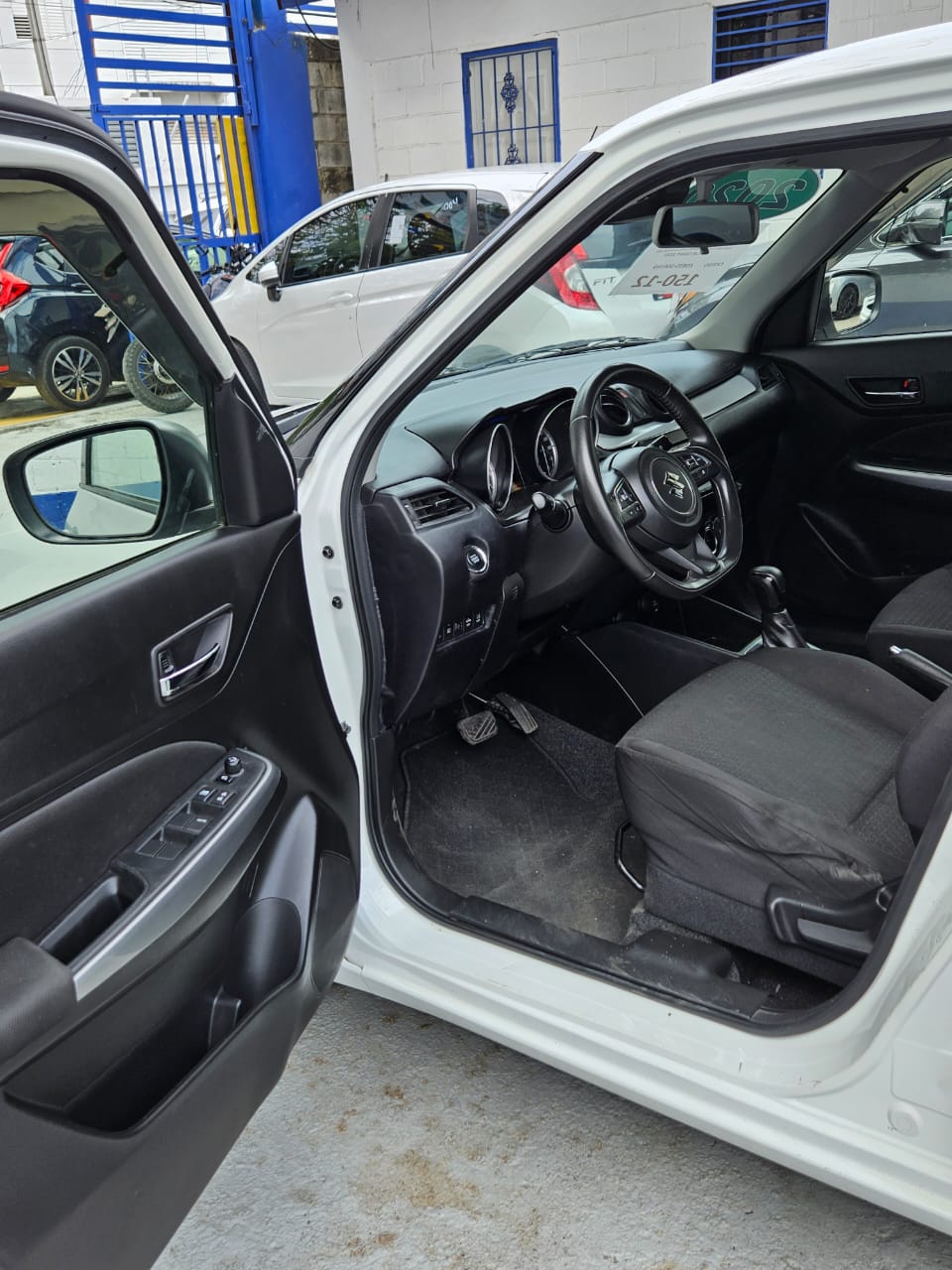 carros - SUZUKI SWIFT  5