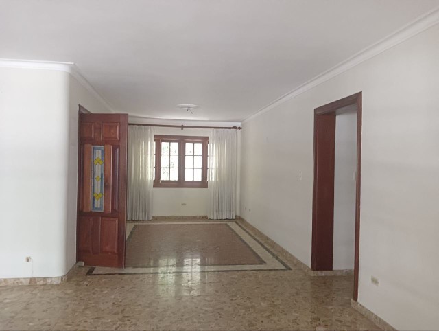 apartamentos - SIN INTERMEDIARIOS RENTO AMPLIO APARTAMENTO FAMILIAR EN PIANTINI. 3
