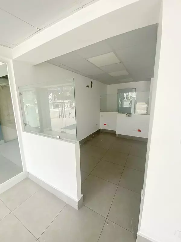 oficinas y locales comerciales - Local en el renacimiento  3