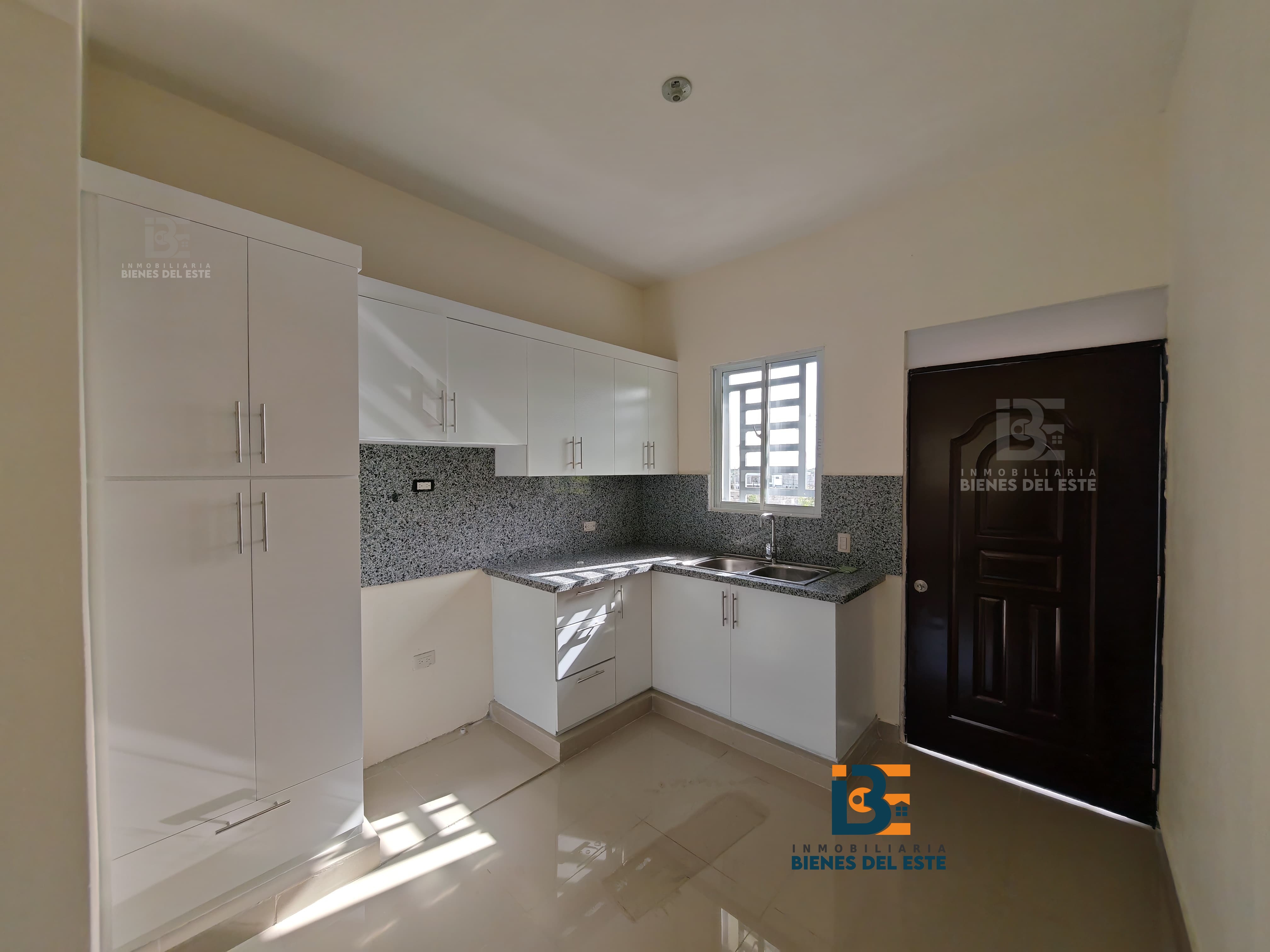 casas - Se Renta Vivienda con mucho Patio en Villa Visan 3