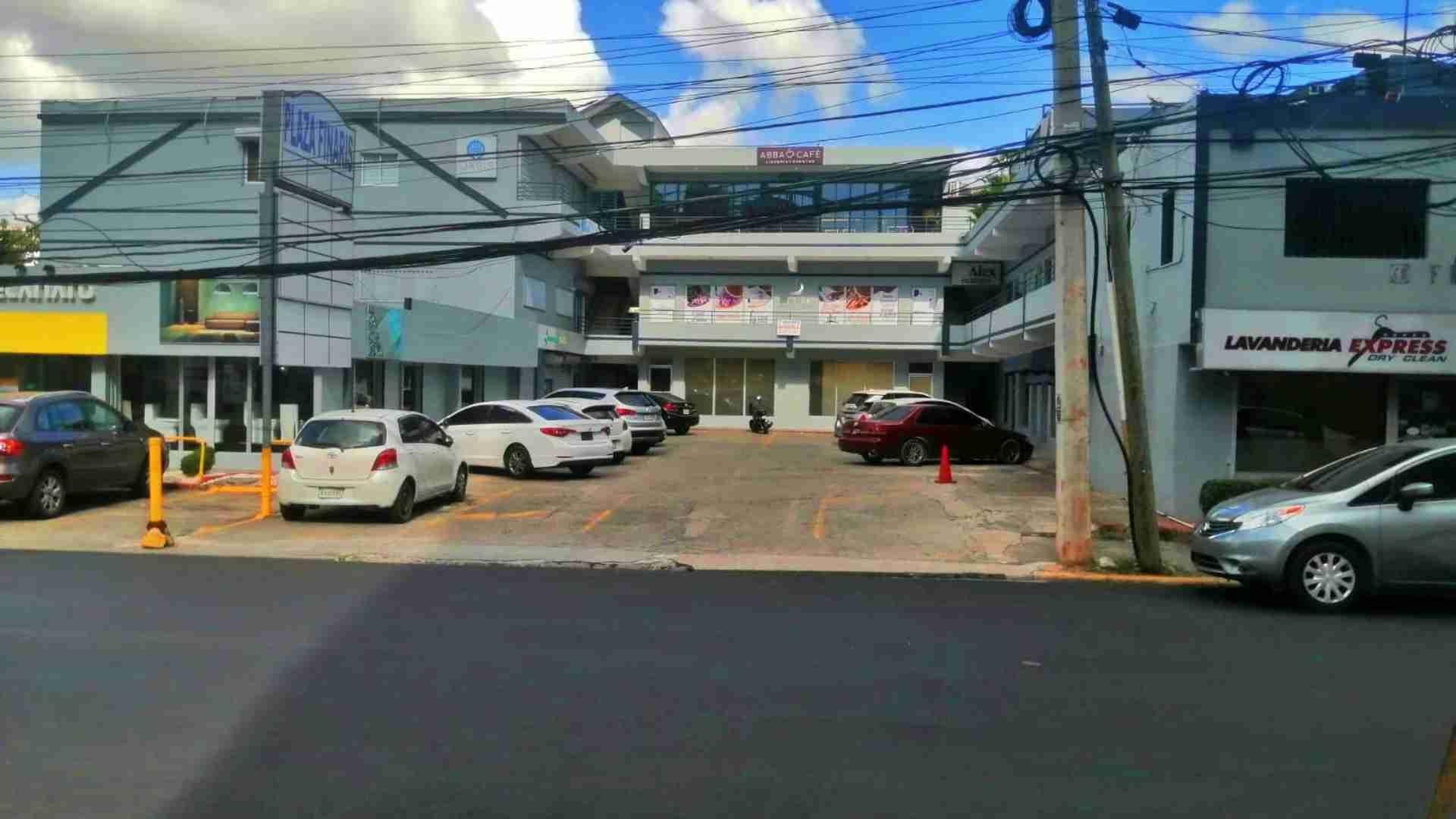 oficinas y locales comerciales - Office Space in Evaristo, 212 m² – Plaza Finaris 1