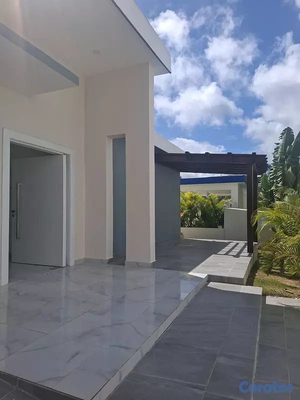 casas - Moderna casa 🏡 a 4 minutos de playa dorada Con buenos espacios  2