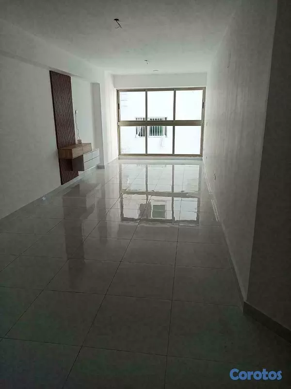 apartamentos - Lujosa torre en El Real, Apartamento en piso alto  5