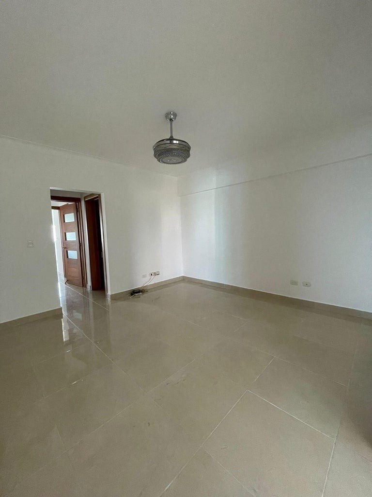 apartamentos - Apartamento en Alquiler Renacimiento de Tres Habitaciones 6