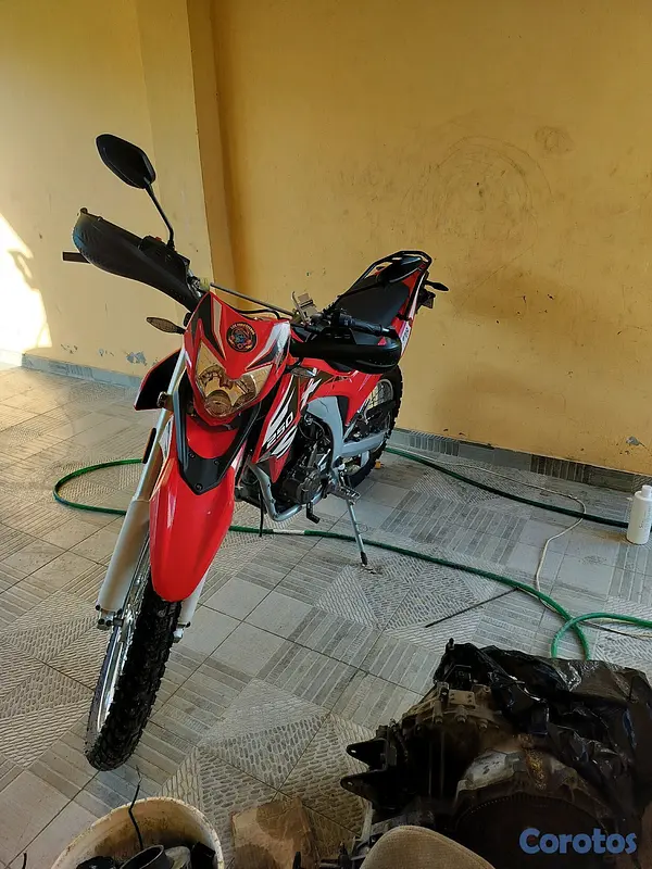 motores y pasolas - Loncin SX2,250cc, año 2024, de 4 válvulas, está nuevo, aún con sus plásticos,  3