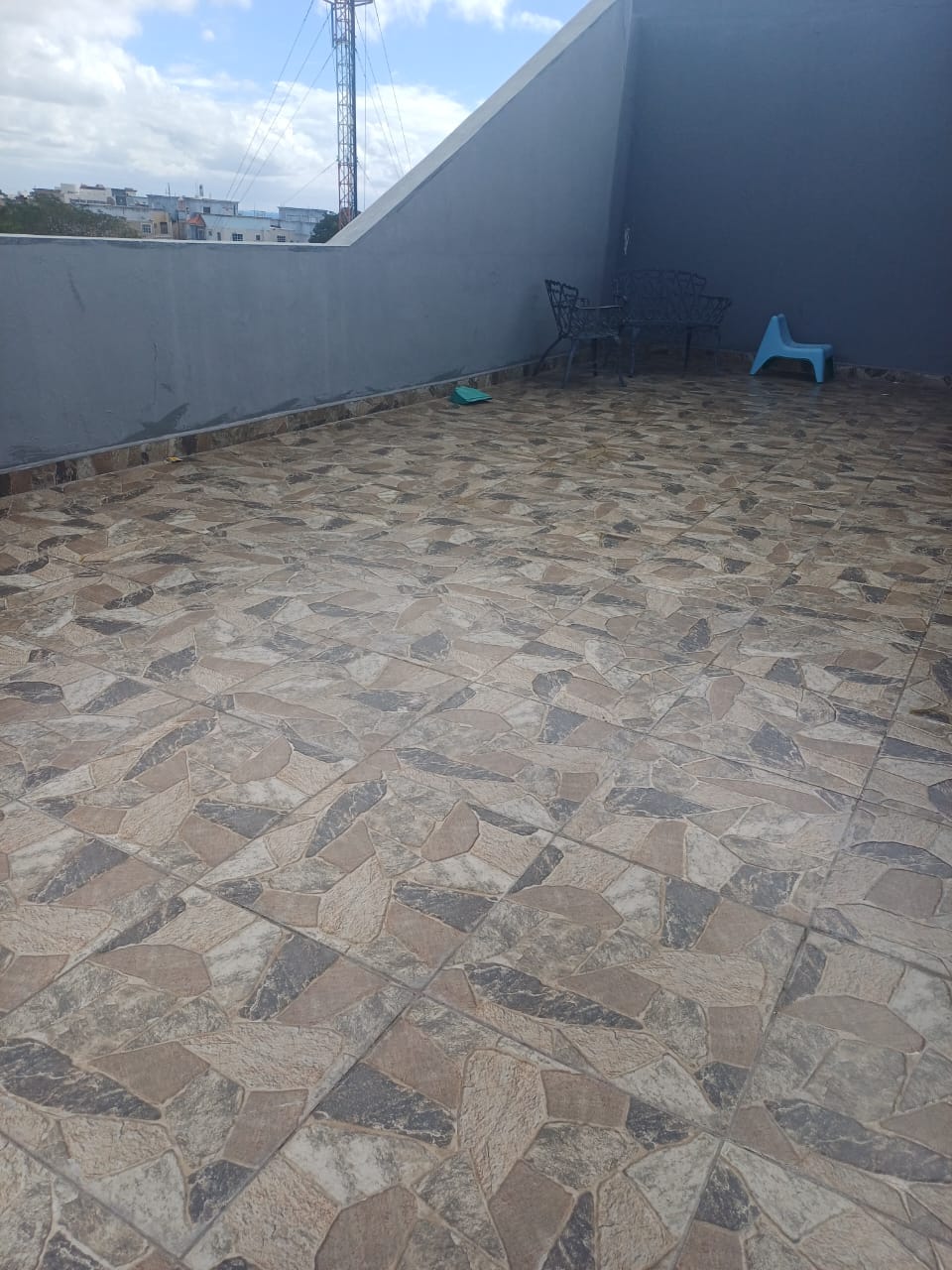 apartamentos - PentHouse en Honduras - 5to piso sin ascensor  2