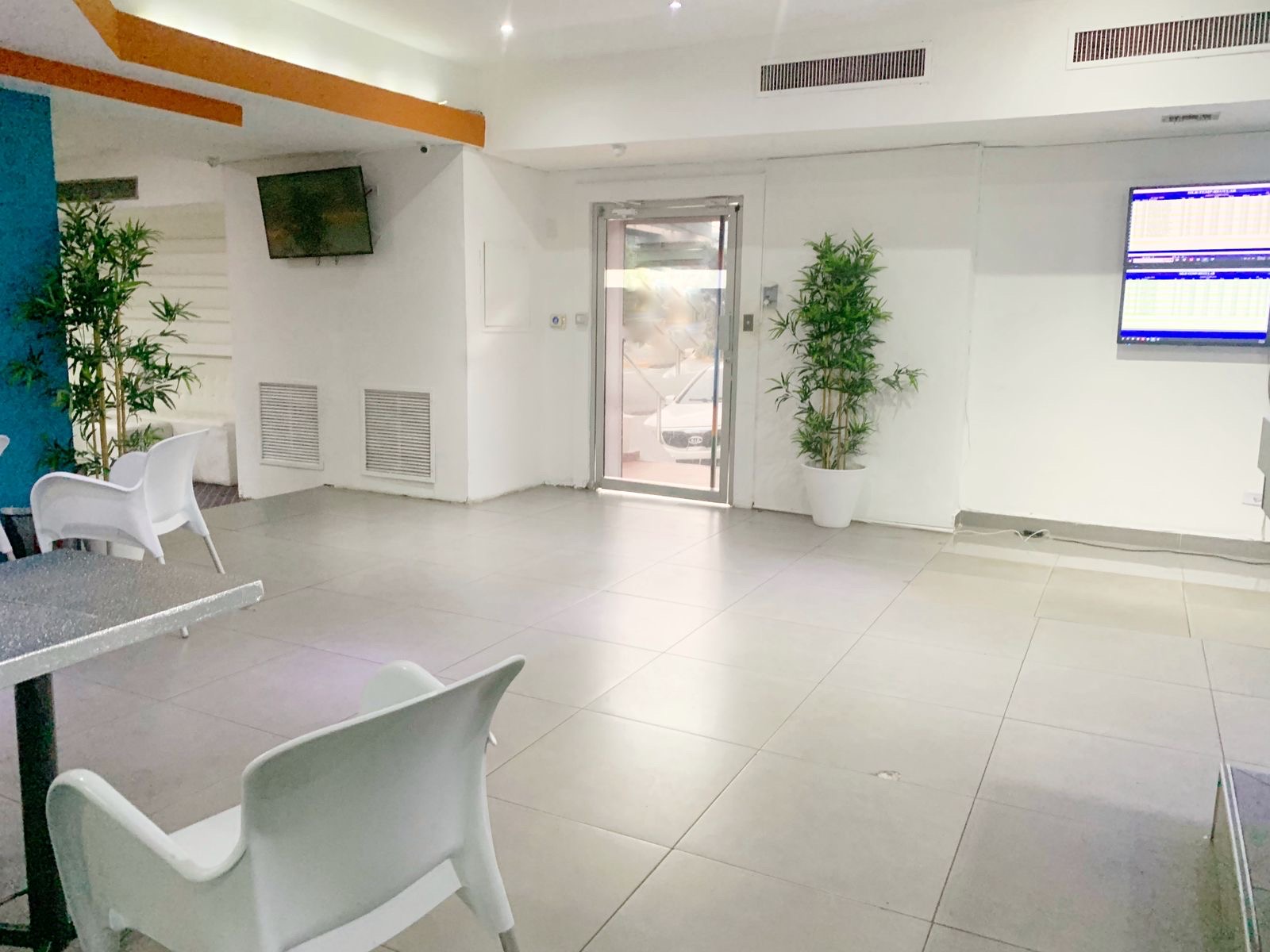 oficinas y locales comerciales - Local en Piantini primer nivel  3
