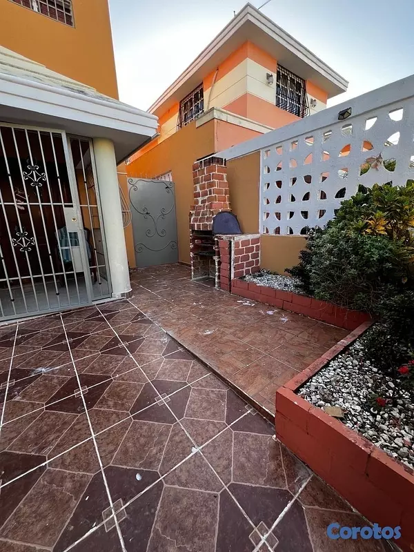 casas - venta de casa en la autopista de san isidro Santo Domingo este  4