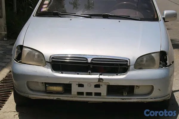carros - Toyota Starlet año 2000 8