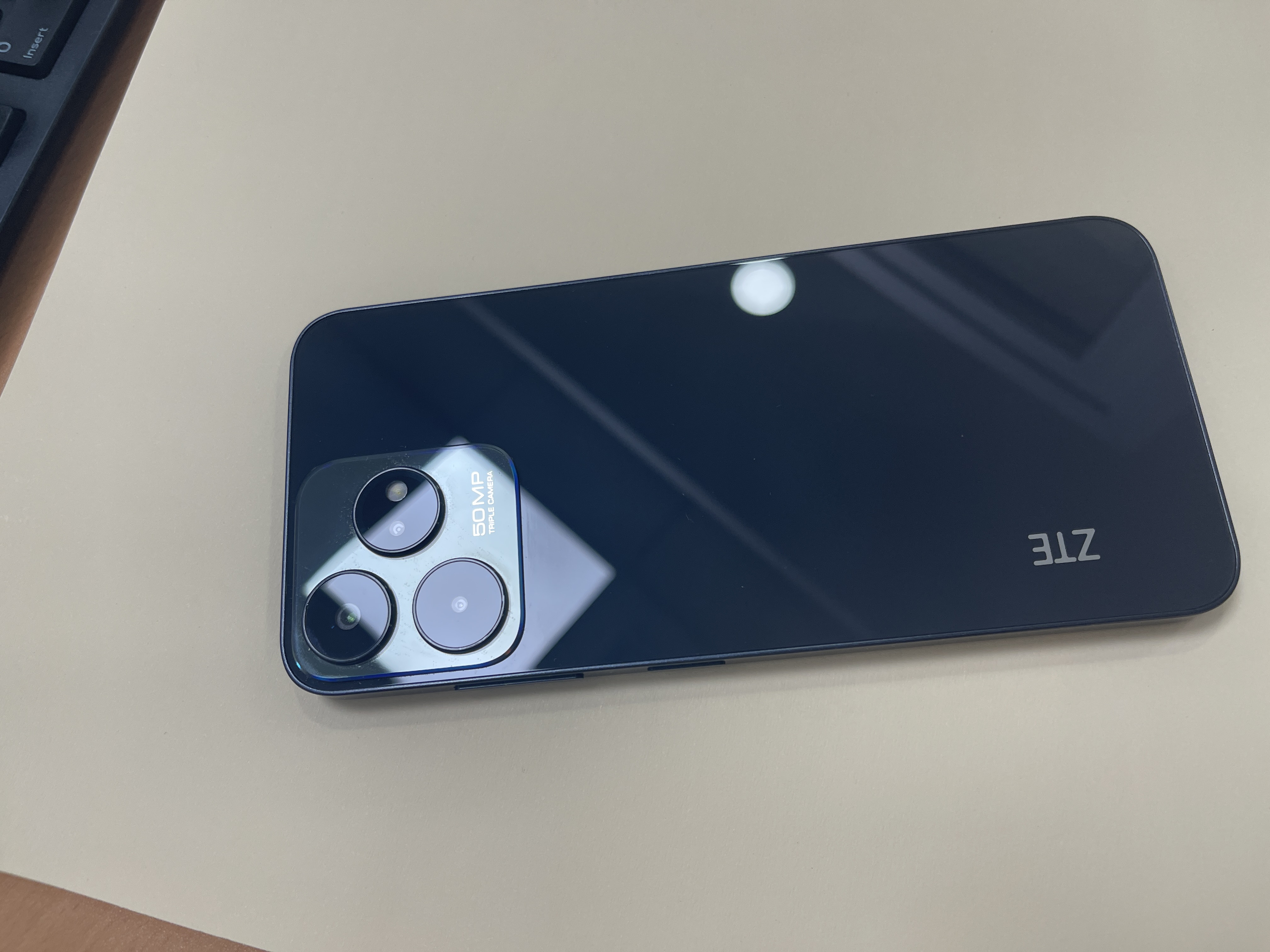celulares y tabletas - Teléfono ZTE 8050 3
