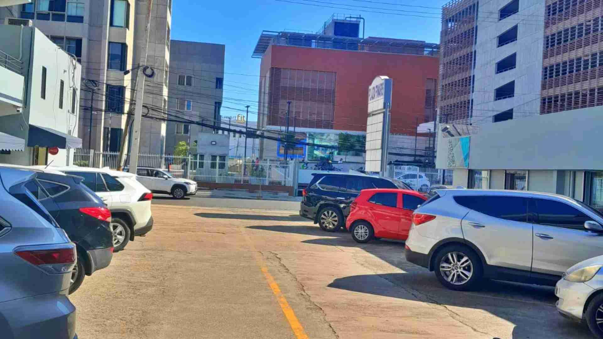 oficinas y locales comerciales - Office Space in Evaristo, 212 m² – Plaza Finaris 2
