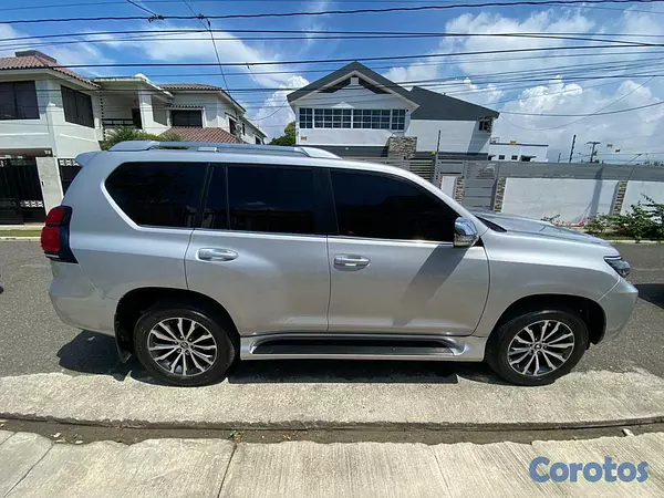 jeepetas y camionetas - Toyota land cruicer prado vxl 2023 2