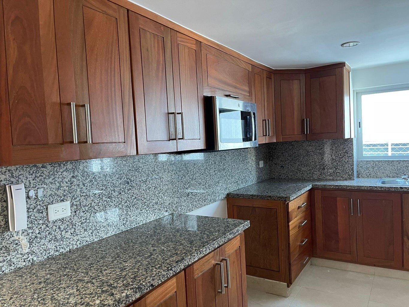 apartamentos - Apartamento en Alquiler Renacimiento de Tres Habitaciones 7