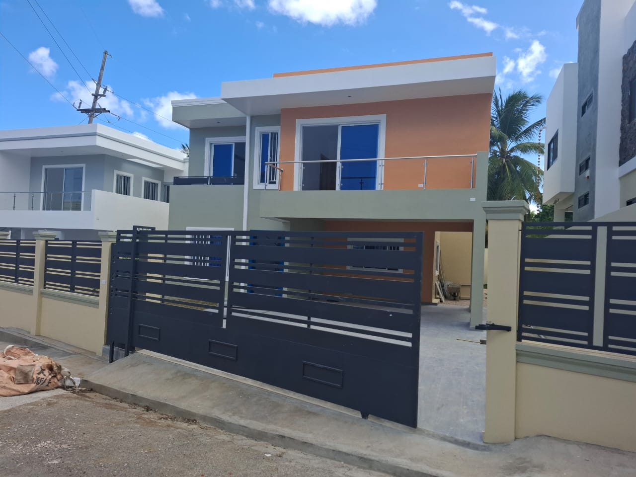 casas - CASA DE LUJO A MINUTOS DE PLAYA EN RESIDENCIAL 0
