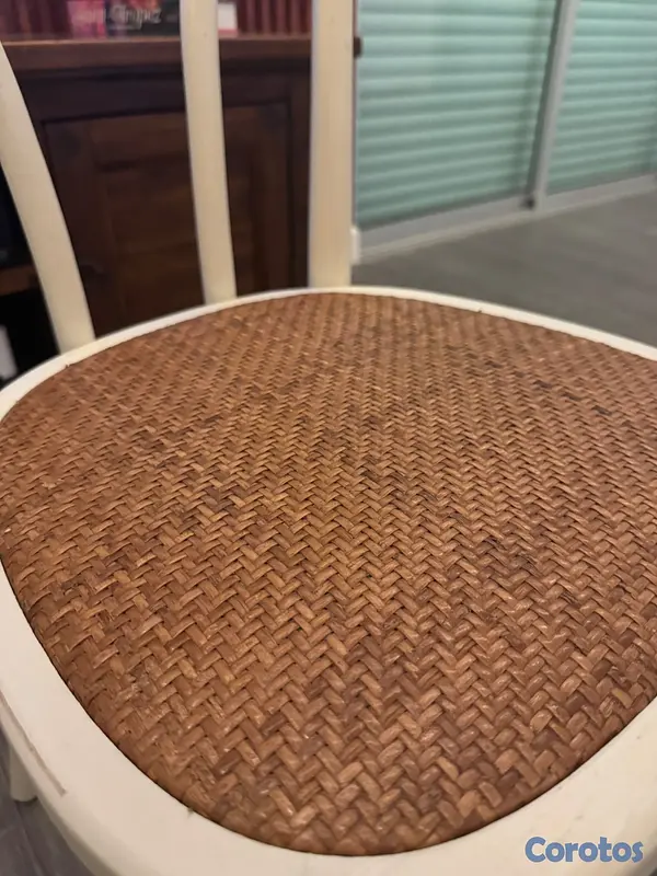 muebles y colchones - SILLA DE COMEDOR EN MADERA BLANCA Y RATAN (6 UNIDA 4