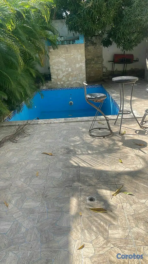 casas - casa de dos niveles con piscina en Res. Arismar Santo Domingo Este. 11