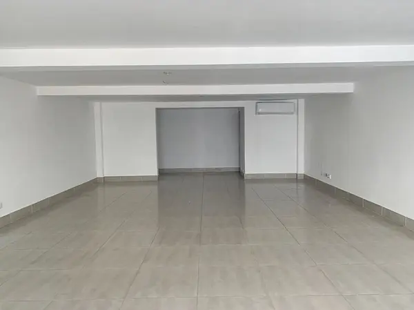oficinas y locales comerciales - Local céntrico en Naco  4