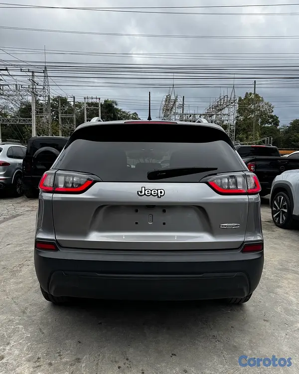 jeepetas y camionetas - Jeep Cherokee Latitude 2019 5
