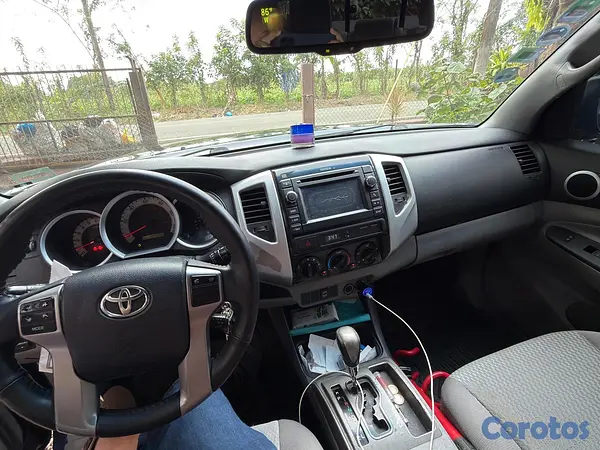 jeepetas y camionetas - se vende Tacoma 2013 8