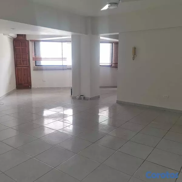 apartamentos - La Esperilla amplio apartamento clásico de 350 MTS 2