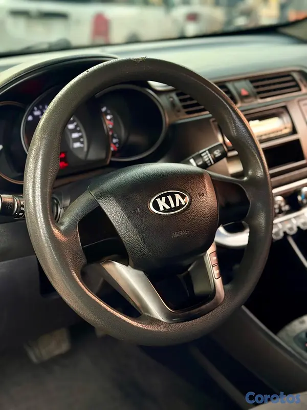 carros - KIA RIO BLANCO 2015 2