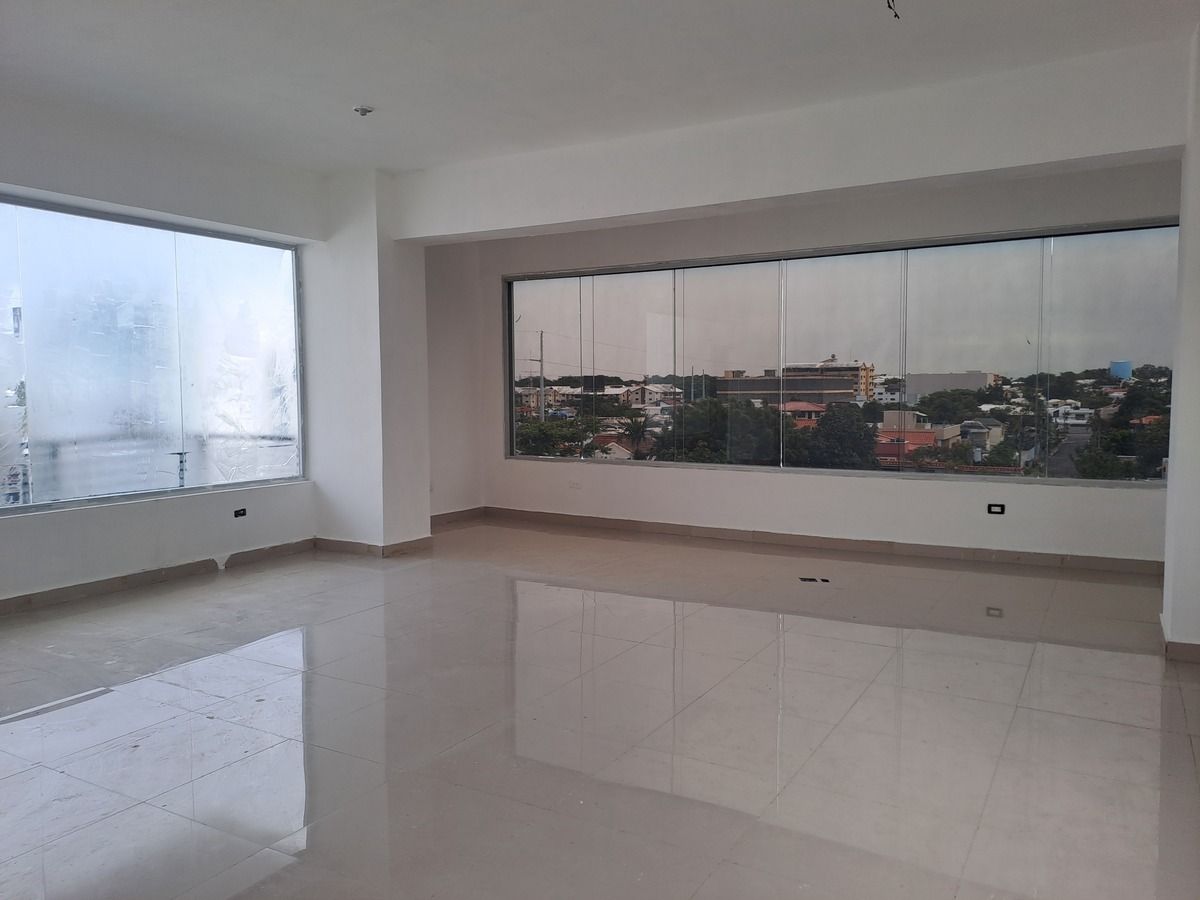 oficinas y locales comerciales - Alquilo local 4to  piso 51 mts en los prados  6