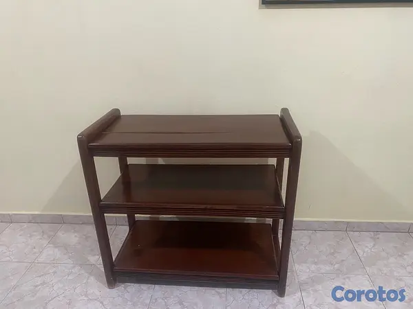muebles y colchones - Repisa en Caoba en buena condición  2
