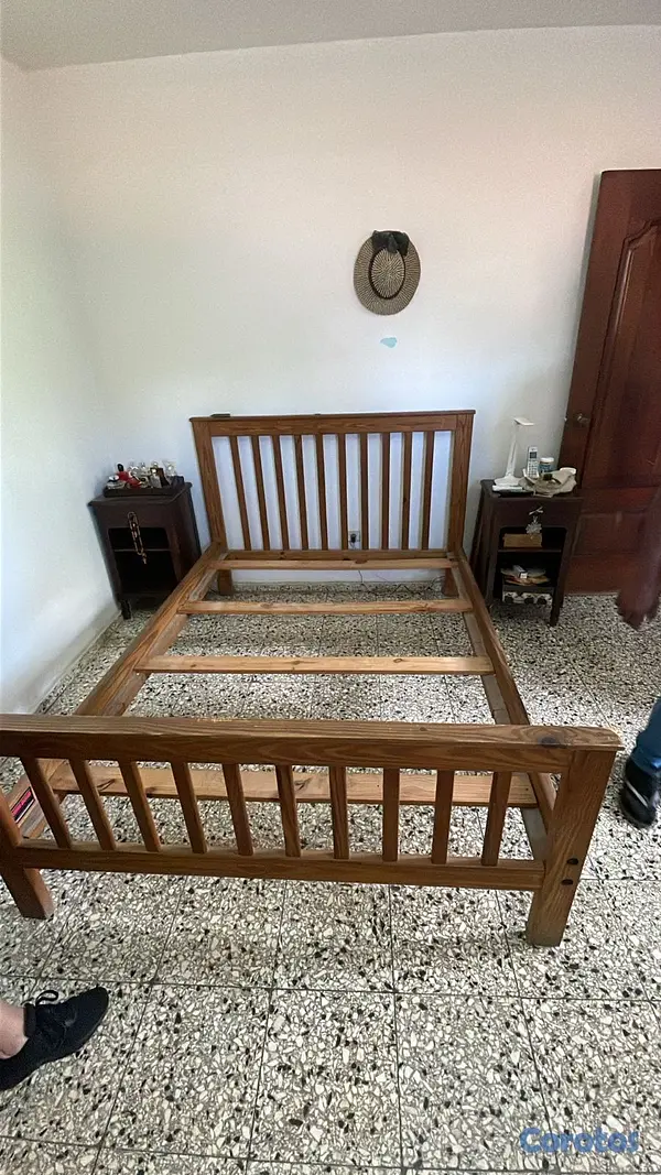 muebles y colchones - Vendo cama tamaño full con su colchón y gavetero a 1