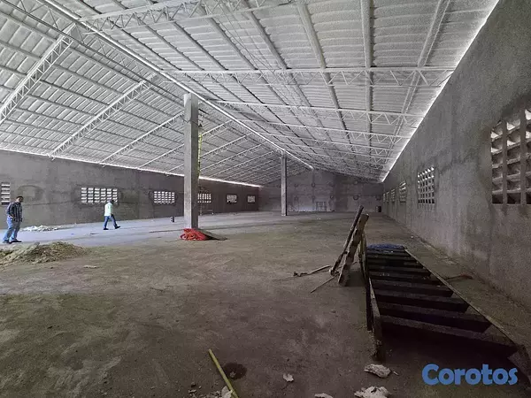 oficinas y locales comerciales - En Alquiler Naves industriales Av. independencia  8