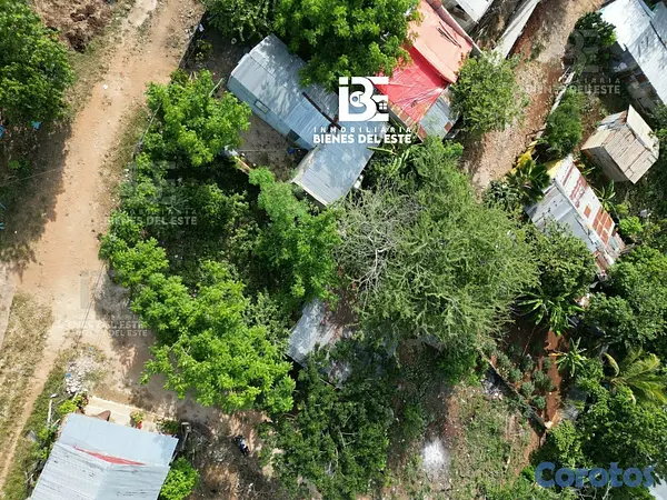 solares y terrenos - Se Vende solar de esquina con 143 metros.  📍En Sec 5