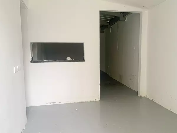 oficinas y locales comerciales - Propiedad céntrica en Evaristo 6