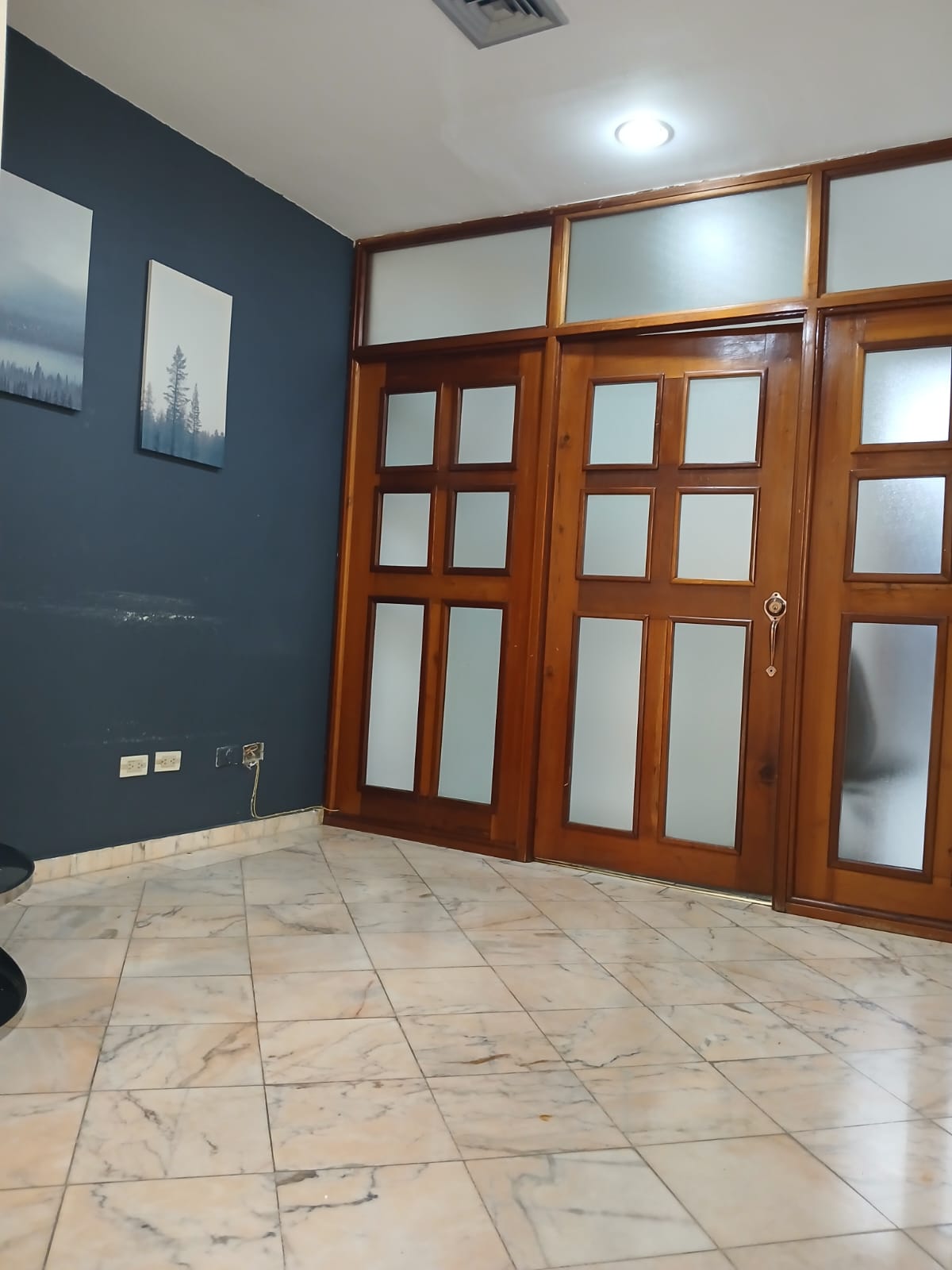 oficinas y locales comerciales - Alquilo Local 53 Mts en Av. Sarasota   3