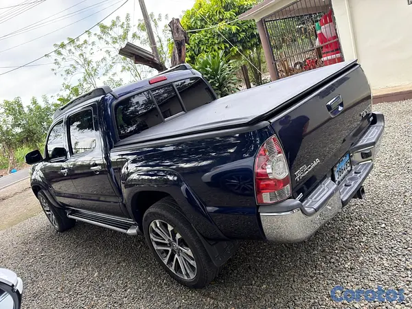 jeepetas y camionetas - se vende Tacoma 2013 5
