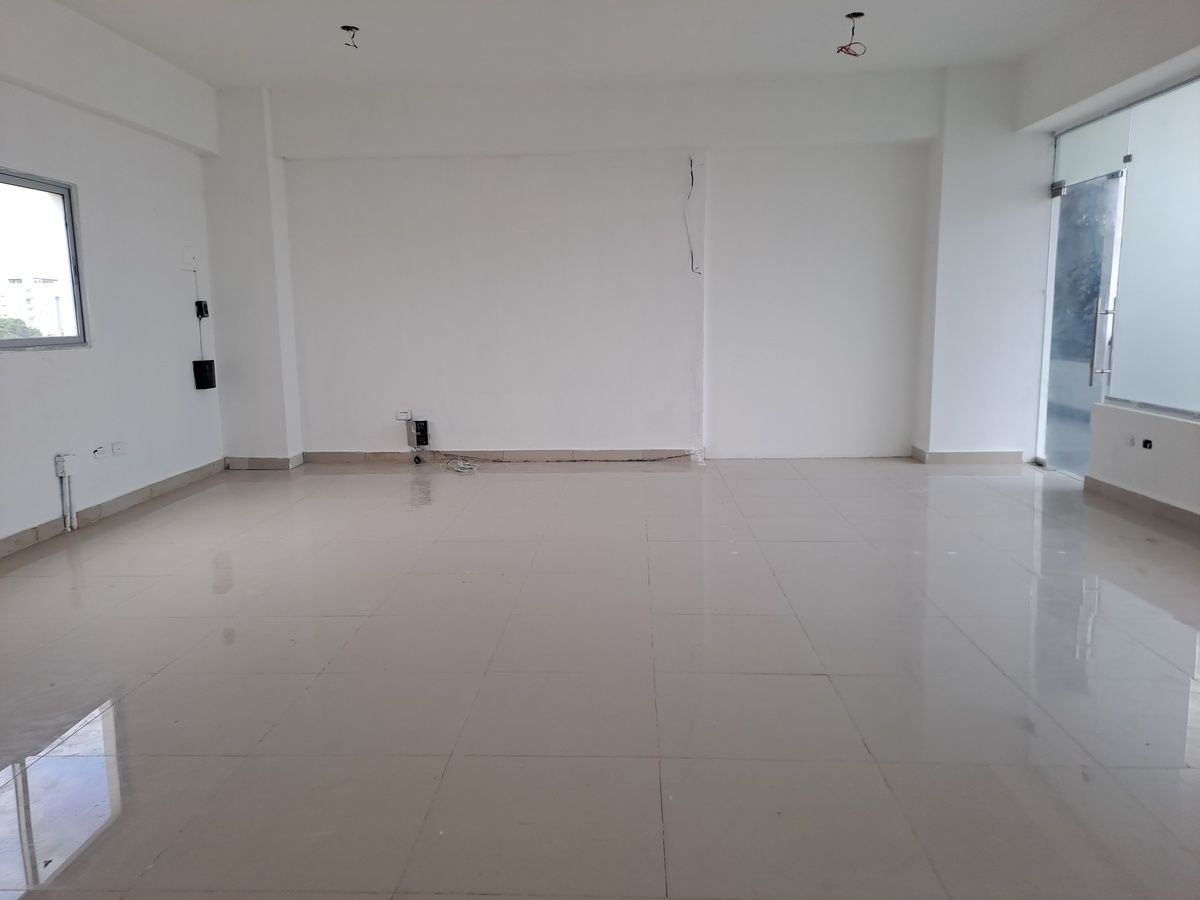 oficinas y locales comerciales - Alquilo local 4to  piso 51 mts en los prados  3