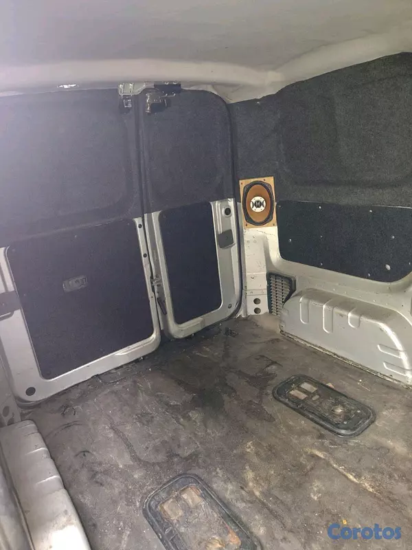 otros vehiculos - Nissan nv 200 2013 5