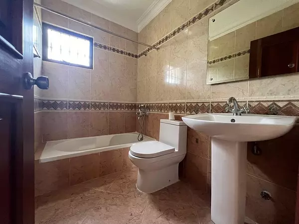casas - ALQUILO o VENDO Casa de Dos Niveles En Las Praderas Con Linea Blanca.

 4
