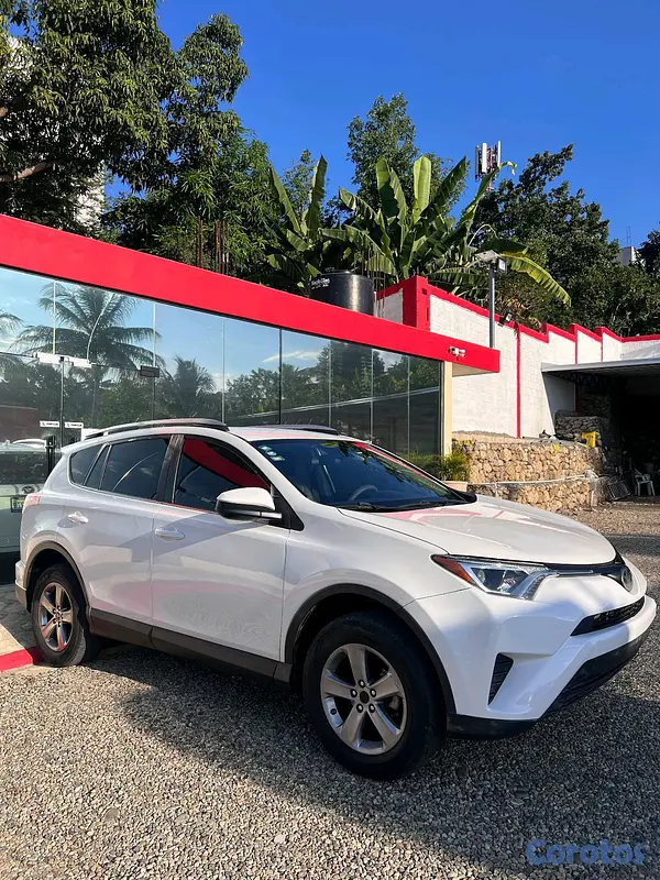 jeepetas y camionetas - Toyota rav4 2017 le  2